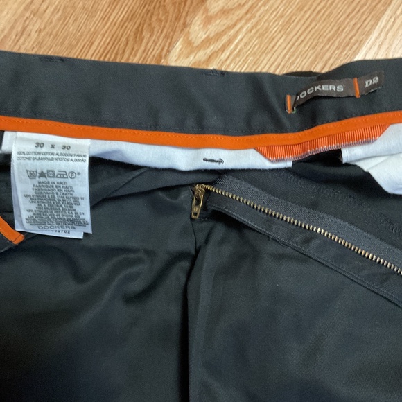 Docker D2, W30,L 30, Black Dress Pants - Picture 4 of 4